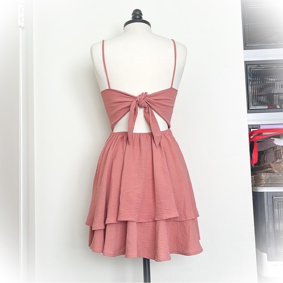 💕Beautiful Like New Dusty Rose Mini Dress Tired Skirt Open Back with Tie💕 - Picture 2 of 5